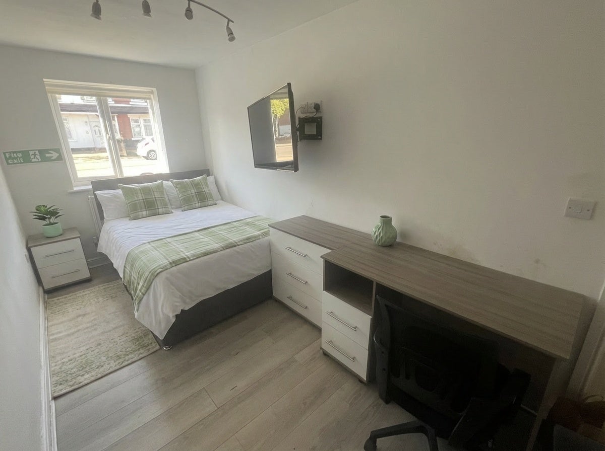 Room Fletcher Road in Nottingham