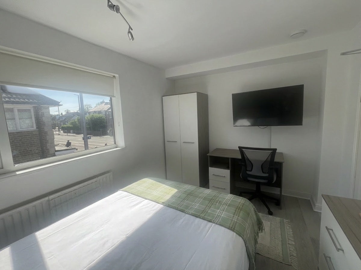 Room Fletcher Road in Nottingham