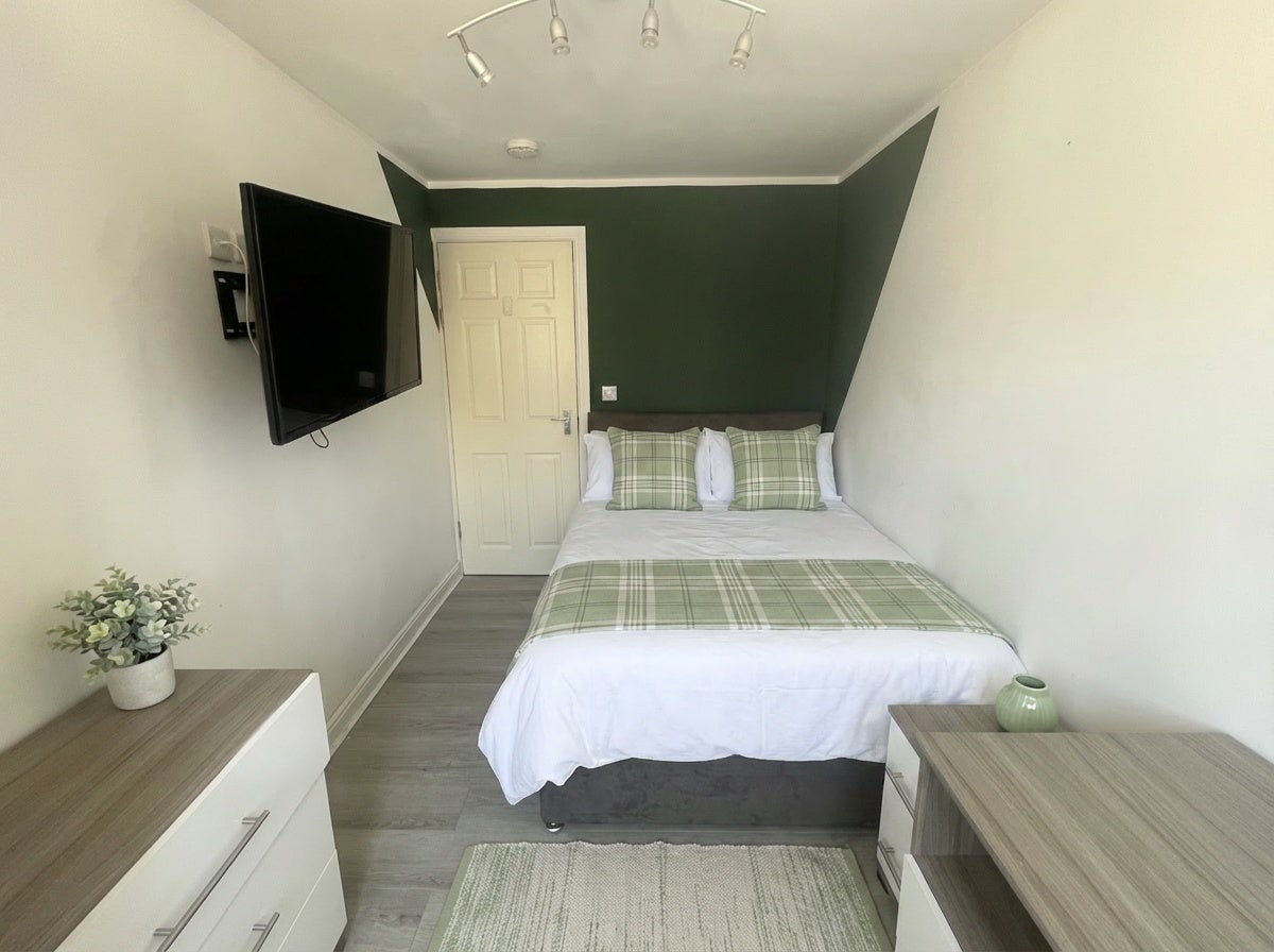 Room Fletcher Road in Nottingham