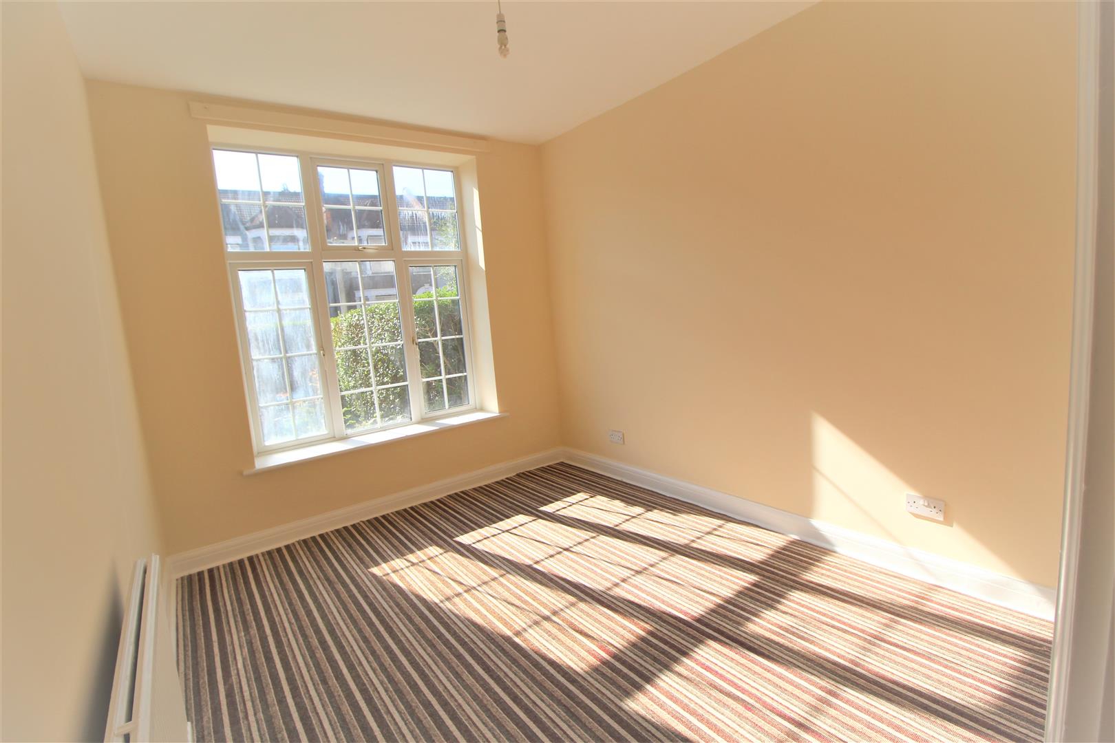 Flat Wellington Road in Greater London