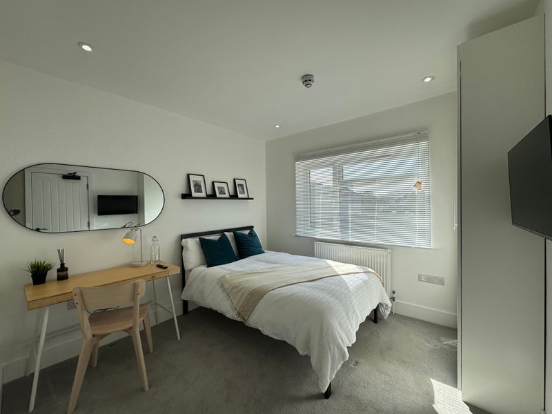 Room Khyber Road in Poole