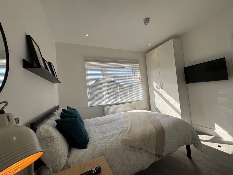Room Khyber Road in Poole
