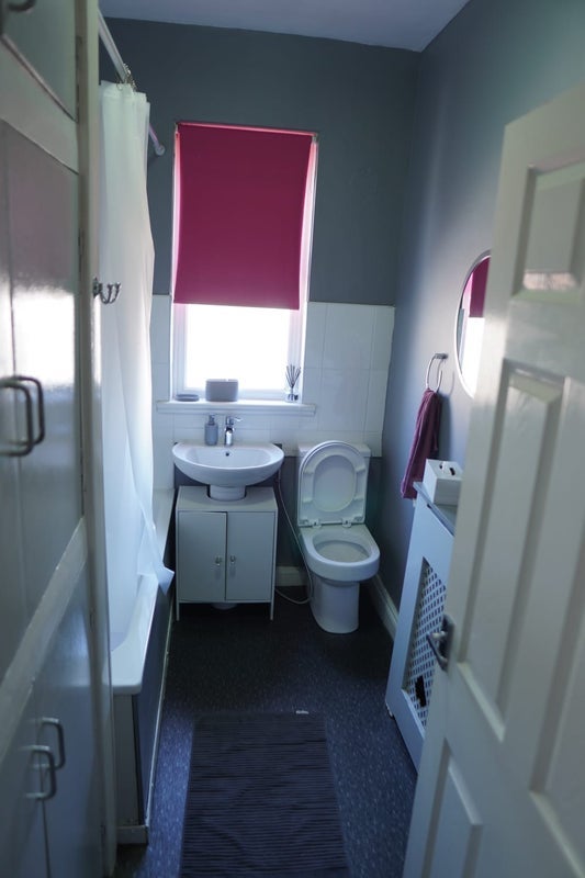 Room Hawkeshead Road in Manchester
