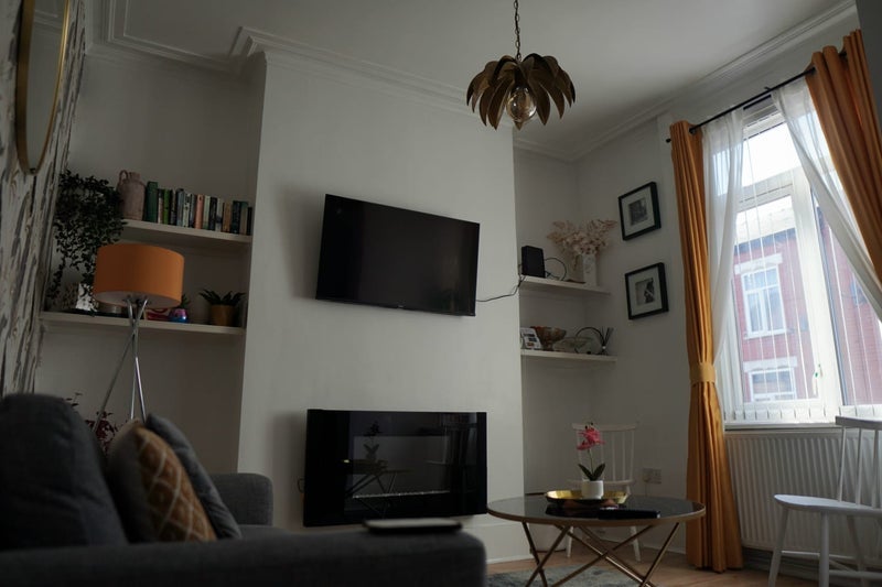 Room Hawkeshead Road in Manchester
