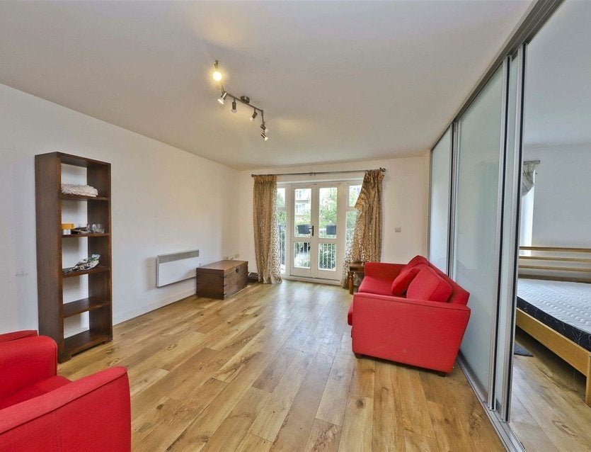 Flat Park Lodge Avenue in Greater London