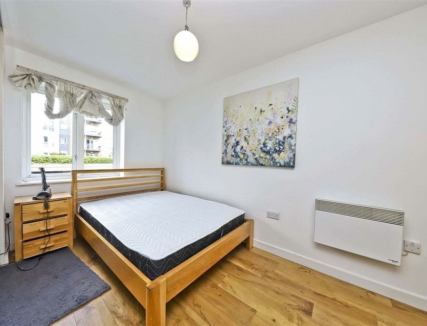 Flat Park Lodge Avenue in Greater London