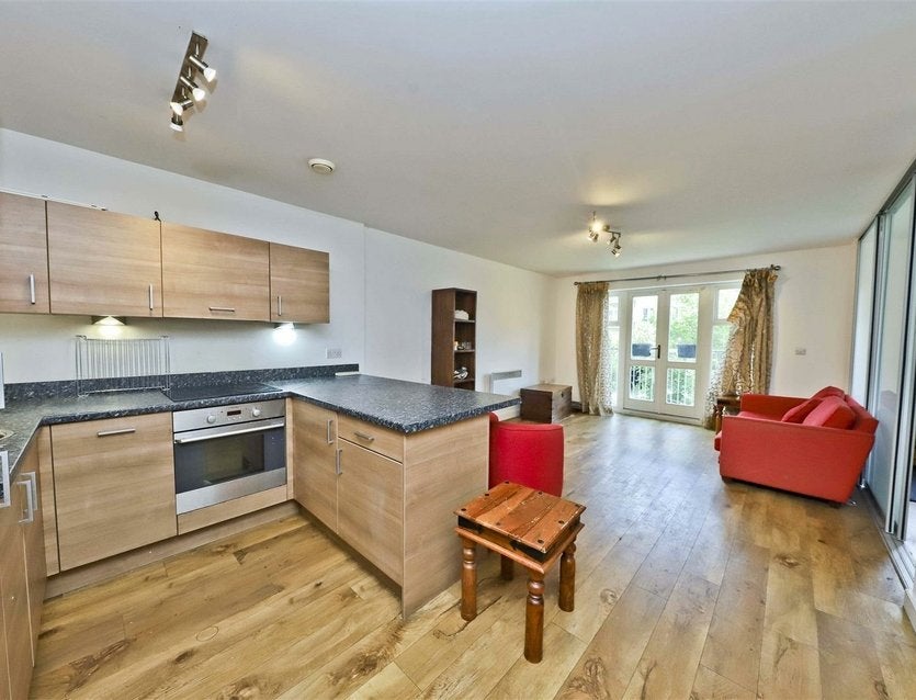 Flat Park Lodge Avenue in Greater London