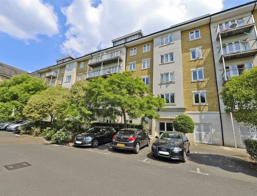 Flat Park Lodge Avenue in Greater London