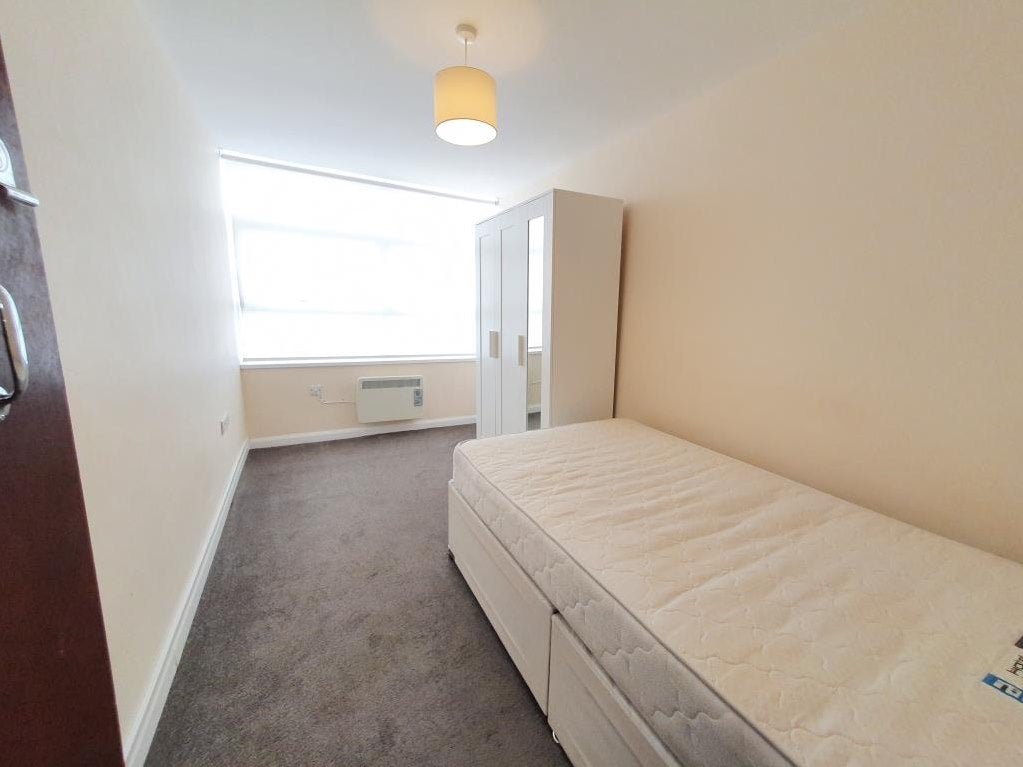 Room Beach Road in Newhaven