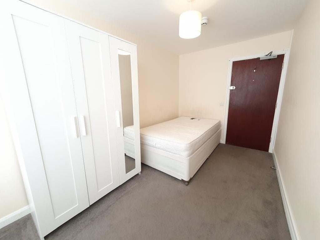 Room Beach Road in Newhaven