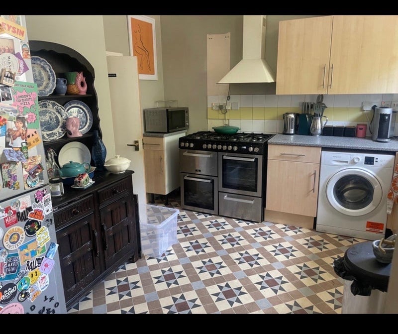 Room Henry Dent Close in Greater London