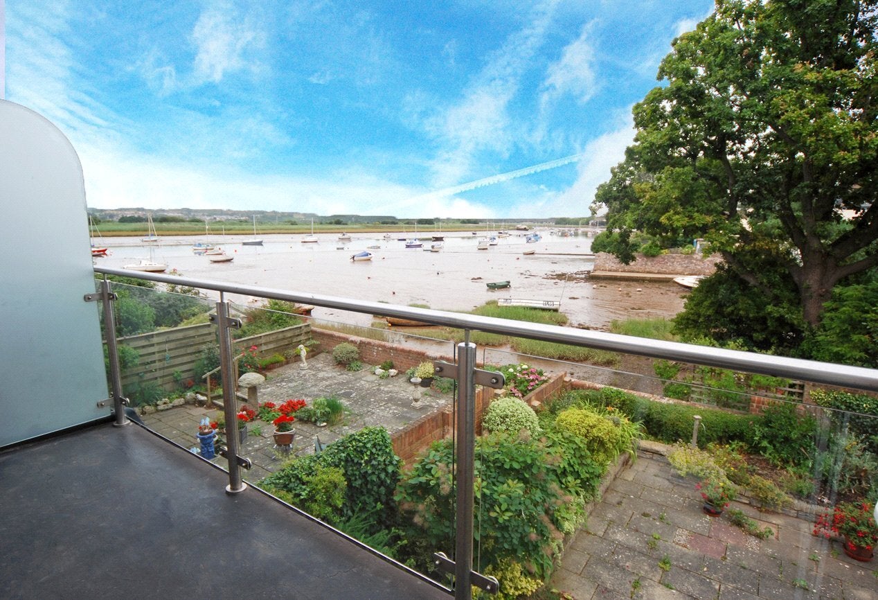 Flat Strand Court in Exeter