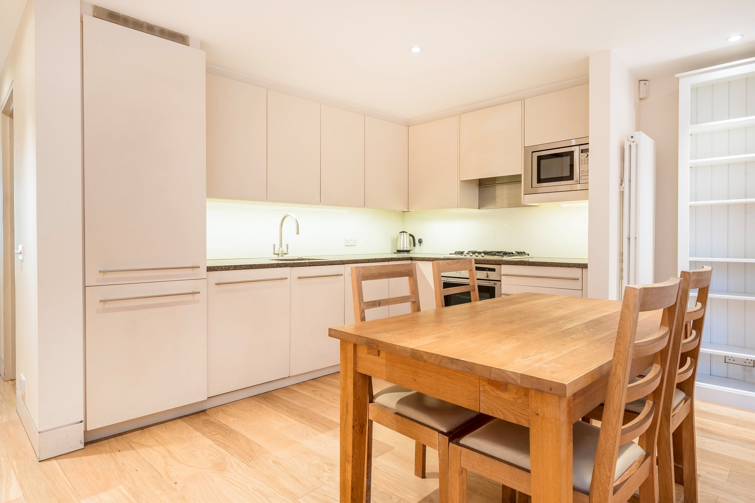 Flat Elgin Crescent in Greater London