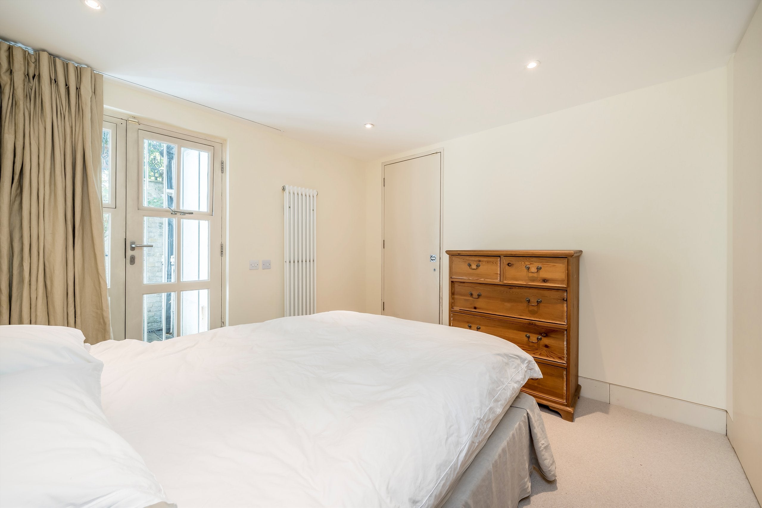 Flat Elgin Crescent in Greater London