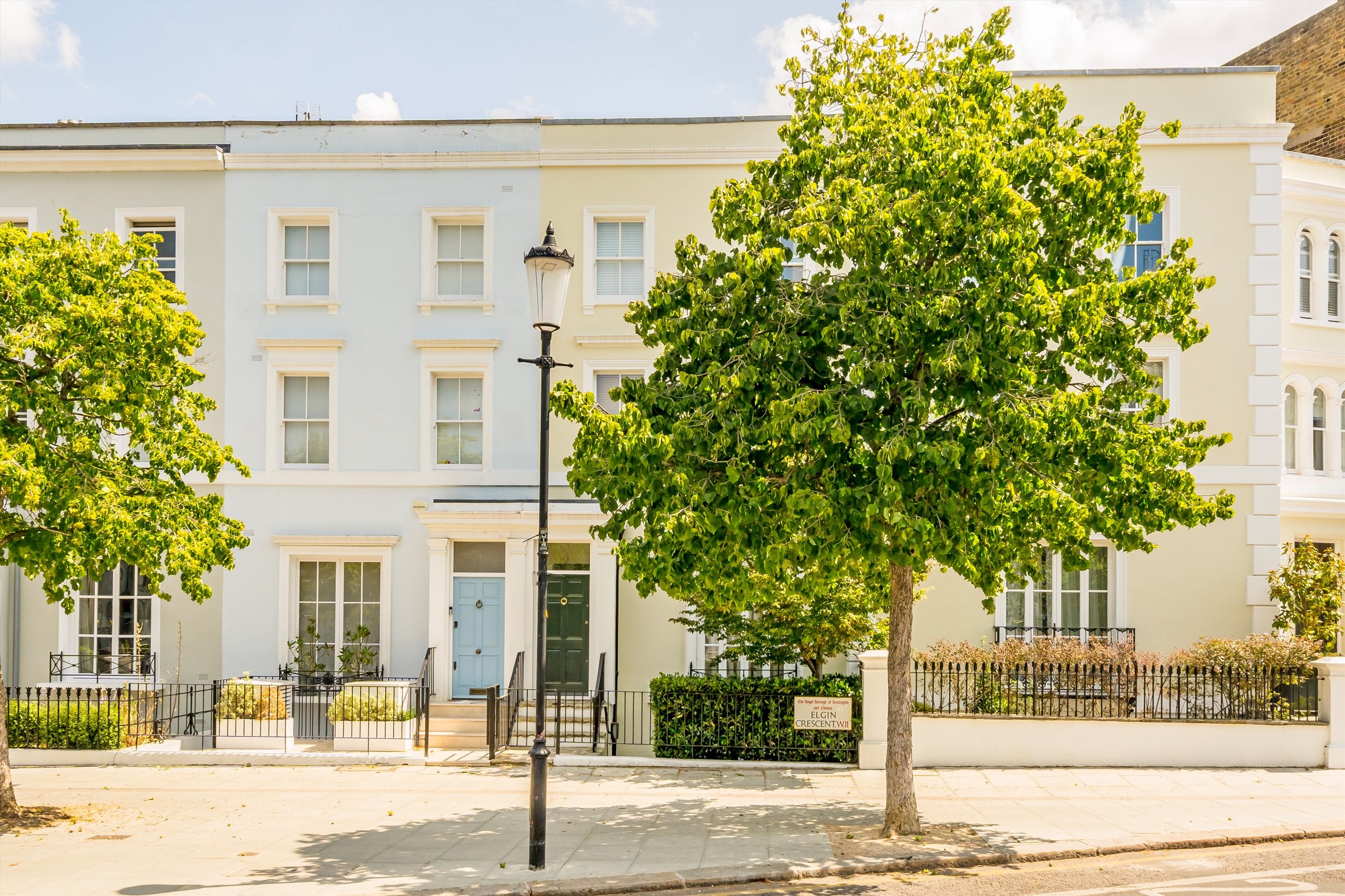Flat Elgin Crescent in Greater London