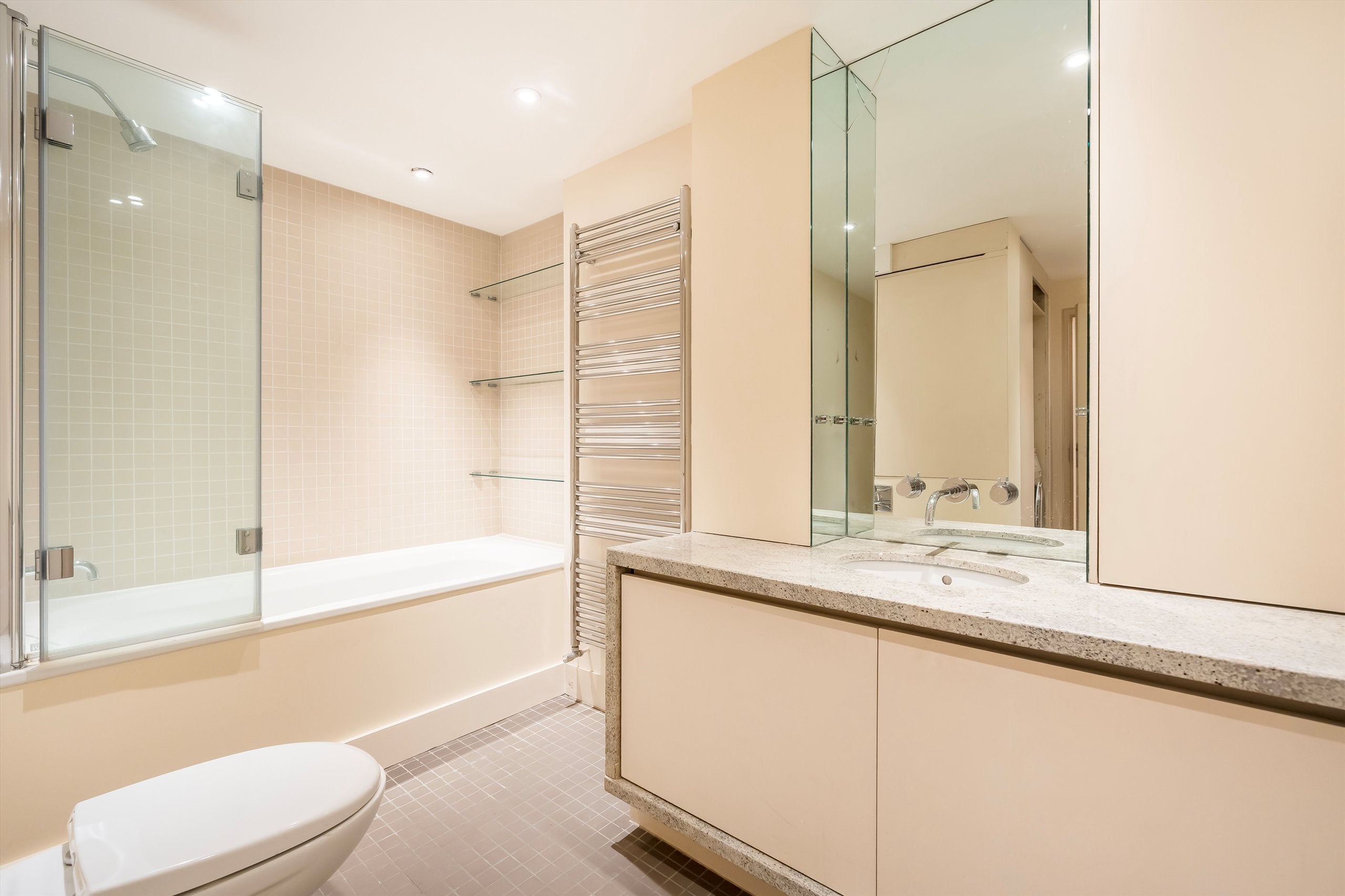 Flat Elgin Crescent in Greater London