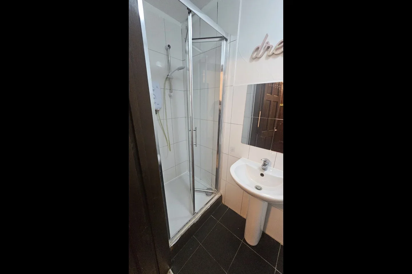 Flat Barking Road in Greater London