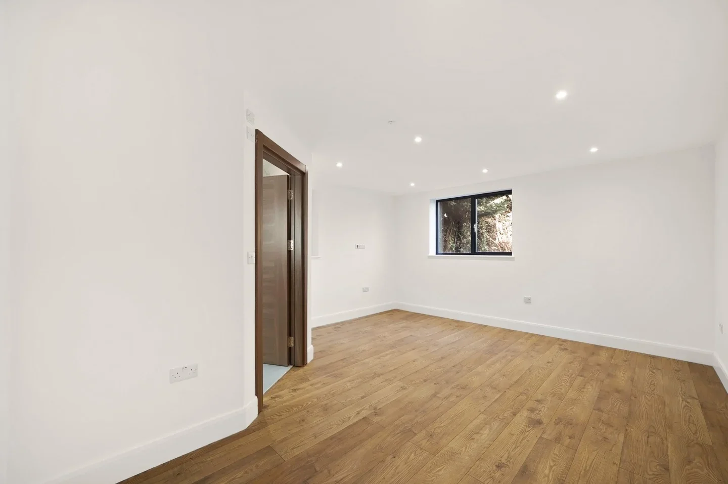 Flat Bushey Grove Road in Hertsmere