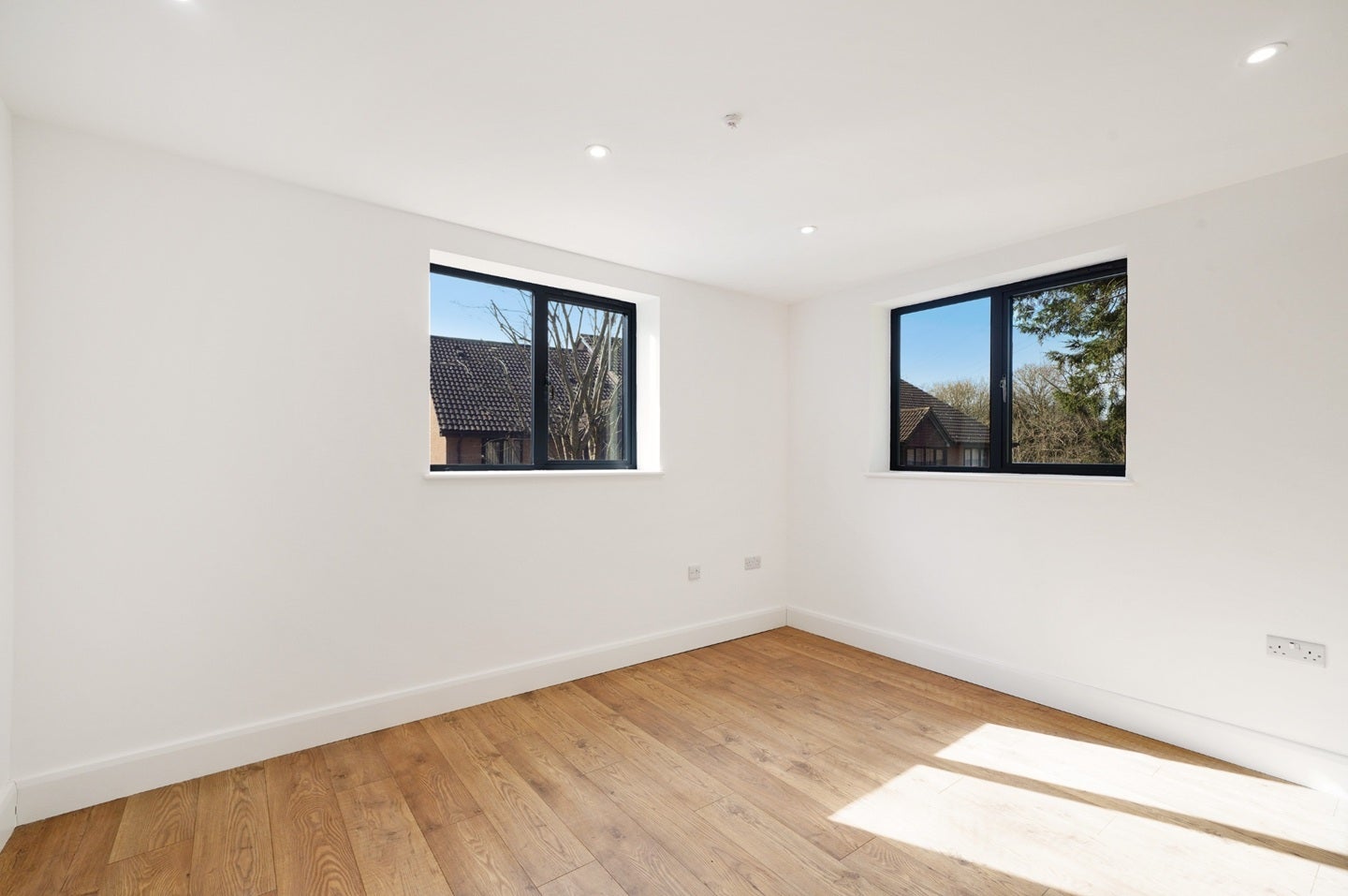 Flat Bushey Grove Road in Hertsmere