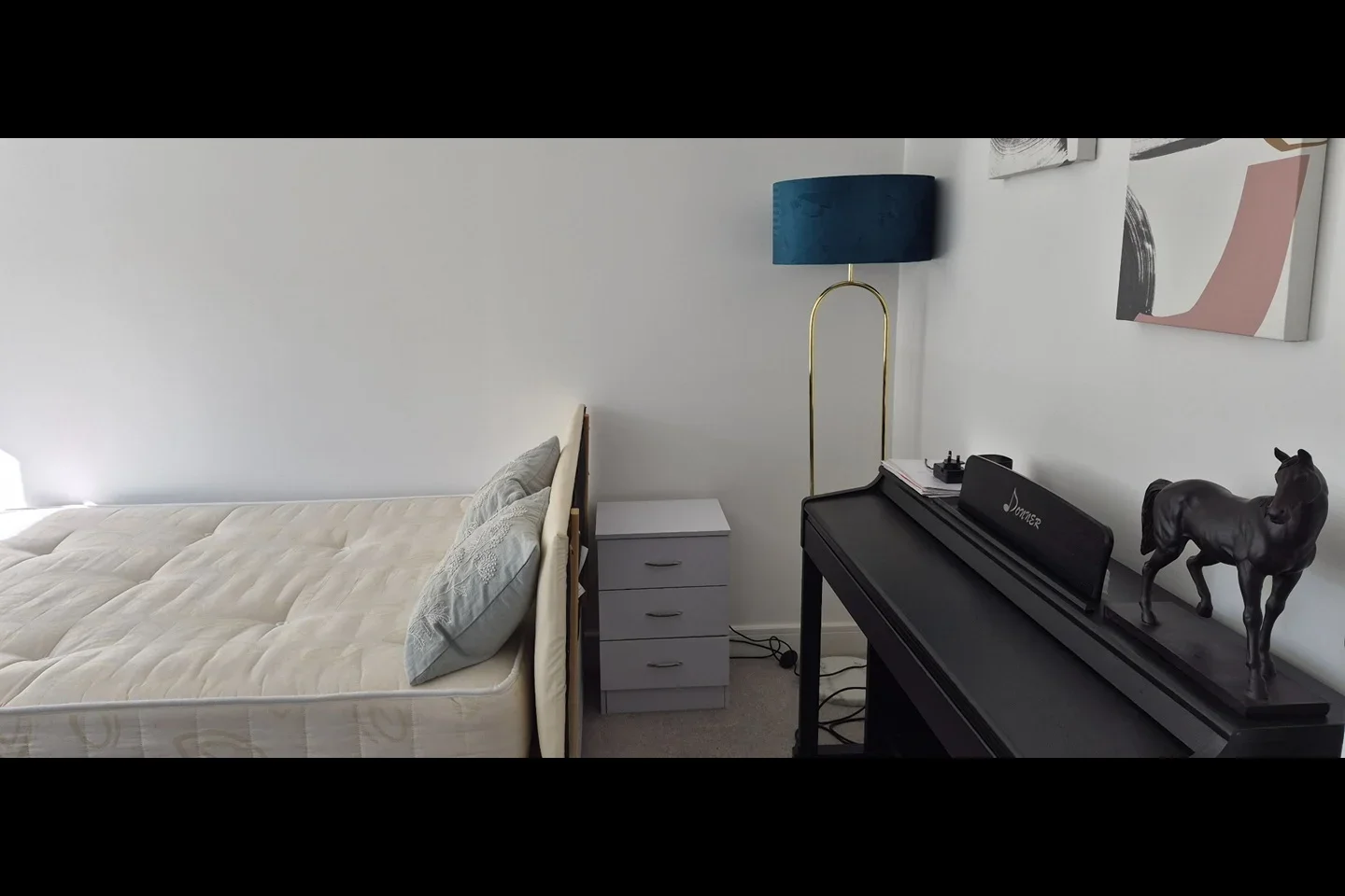 Room Kelly Road in High Wycombe