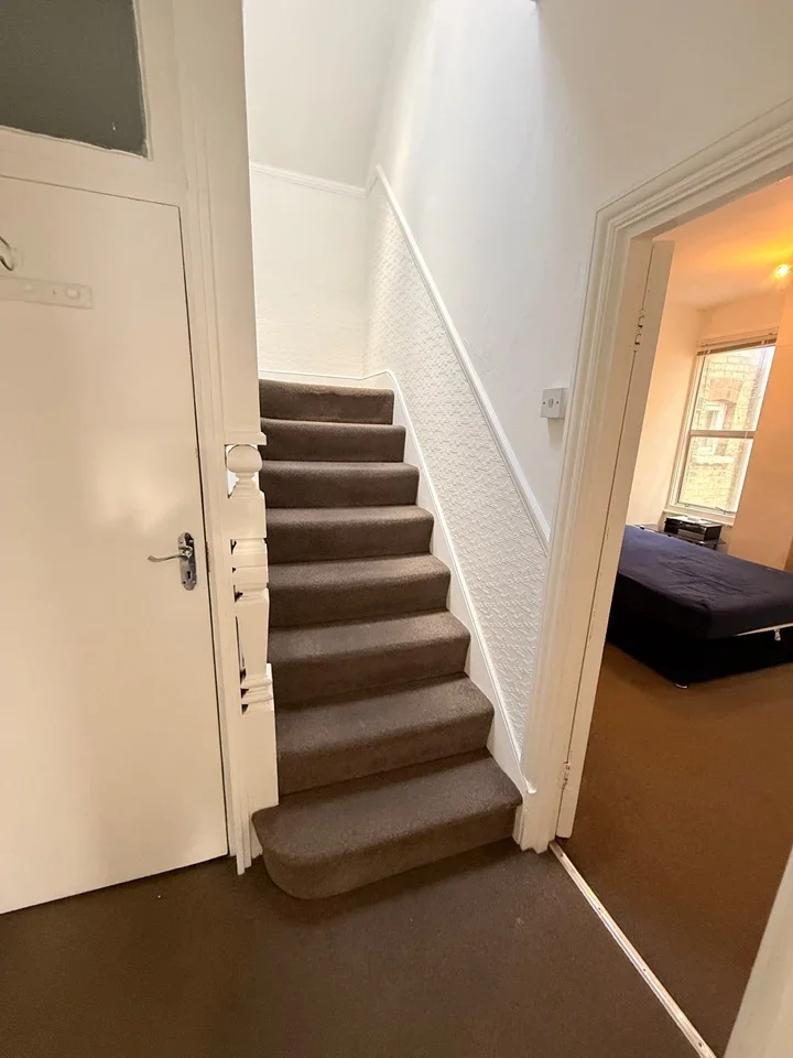 Flat Princes Avenue in Greater London