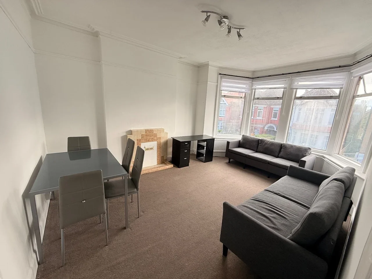 Flat Princes Avenue in Greater London