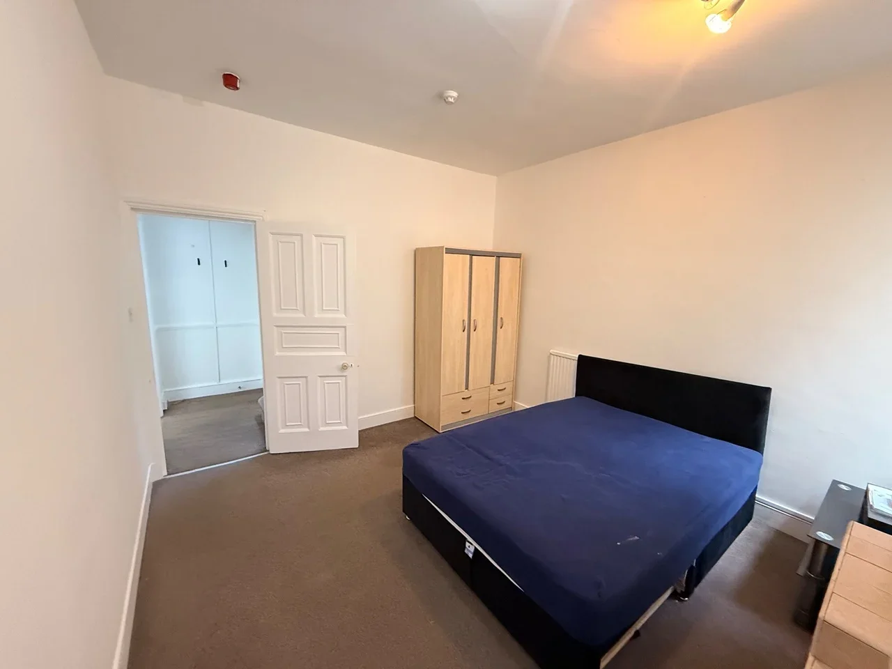 Flat Princes Avenue in Greater London