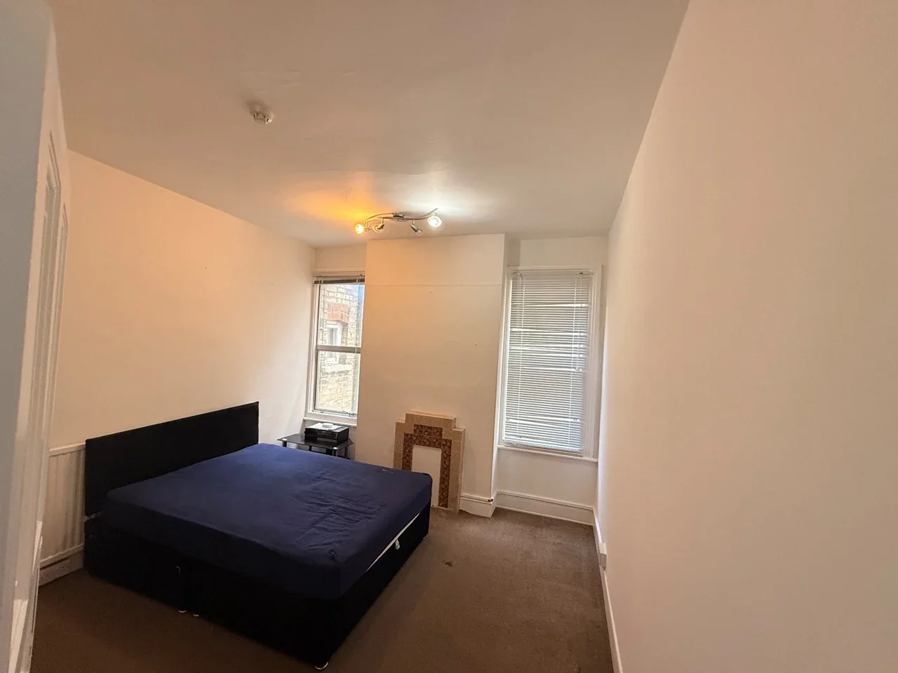 Flat Princes Avenue in Greater London