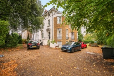 Flat Church Terrace in Greater London