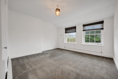 Flat Church Terrace in Greater London