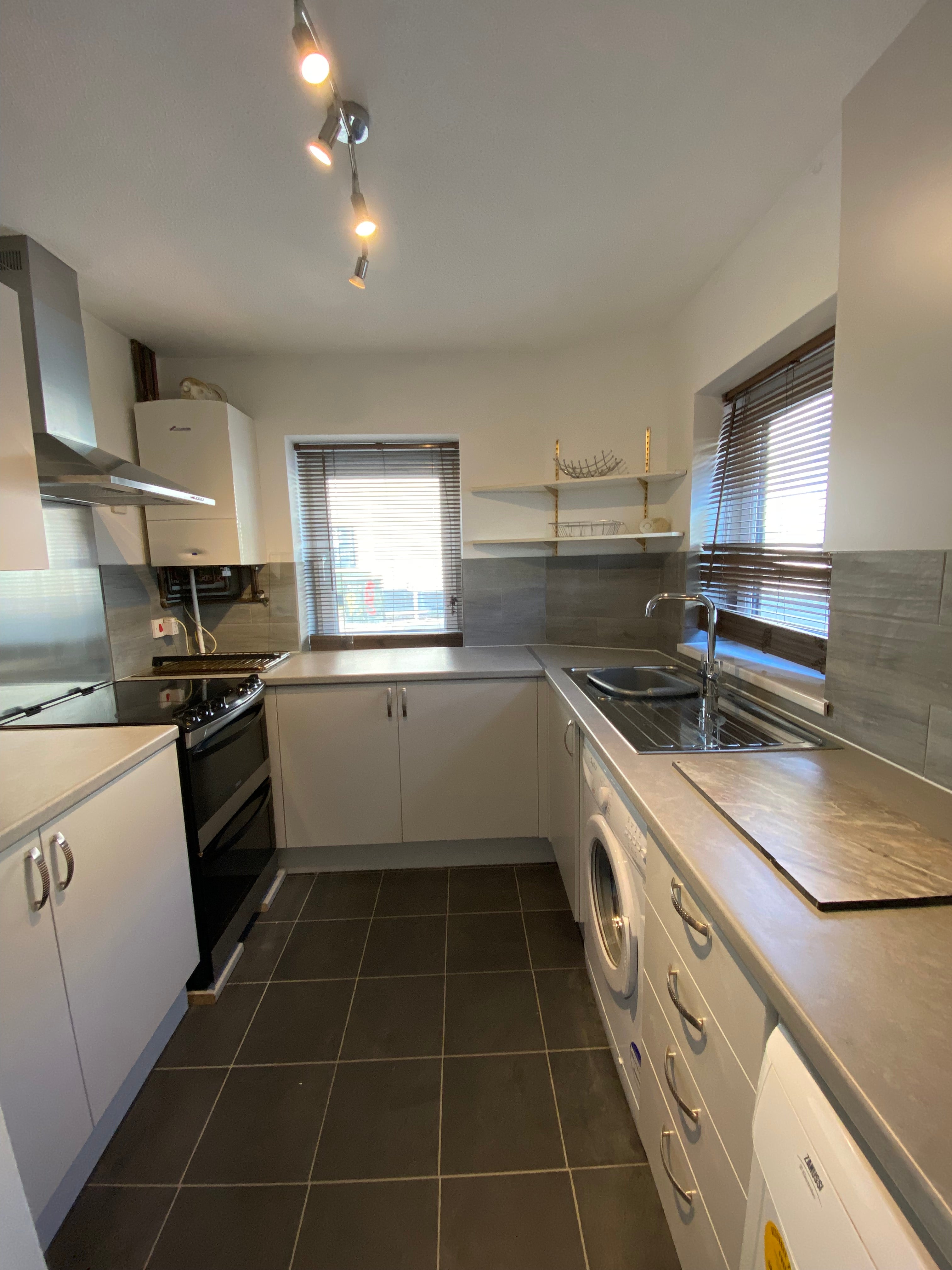 Flat Shaftesbury Cottages in Plymouth