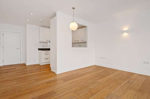 Flat Mint Street in Greater London