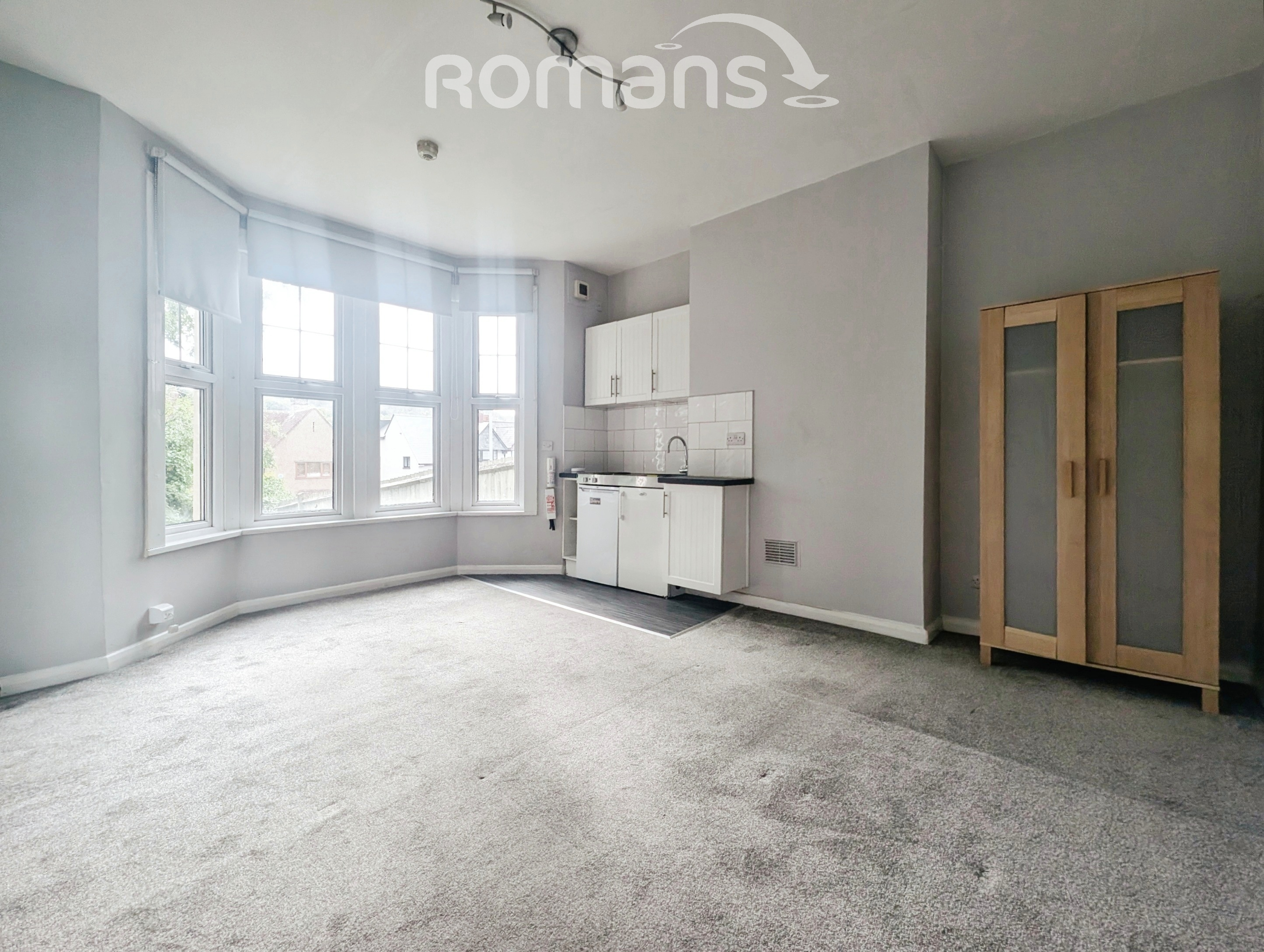 Room London Road in High Wycombe