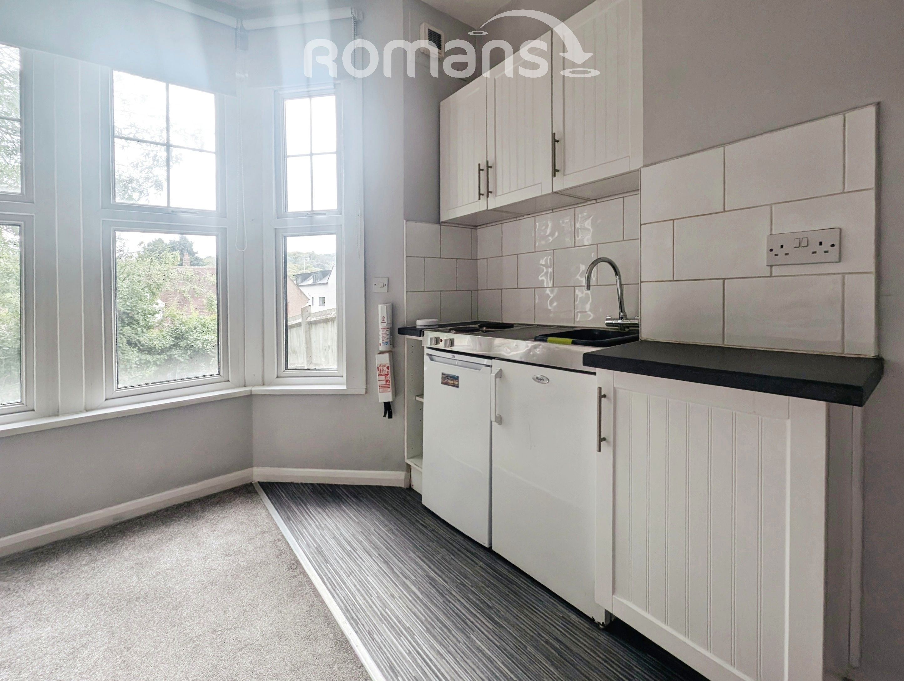 Room London Road in High Wycombe