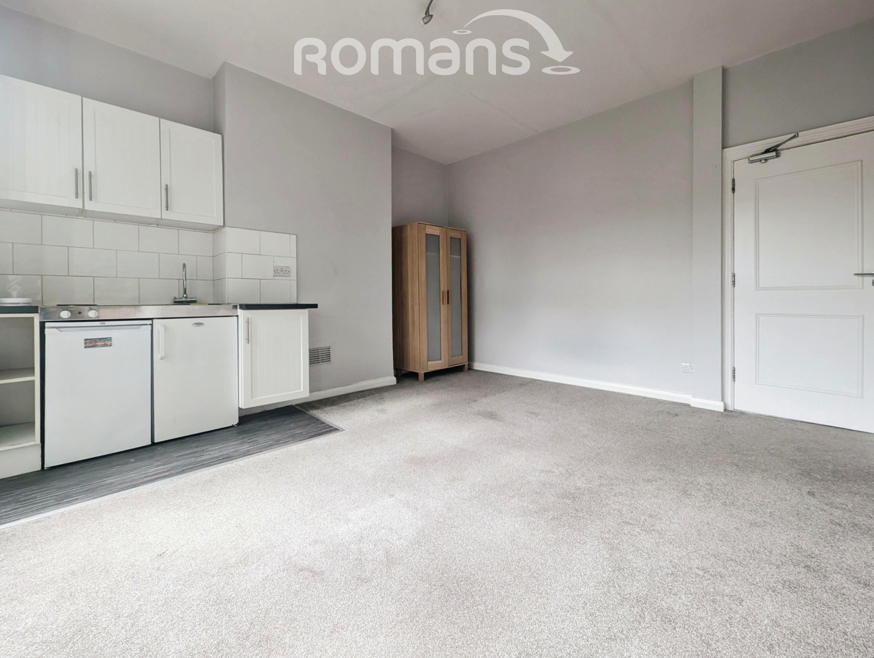 Room London Road in High Wycombe