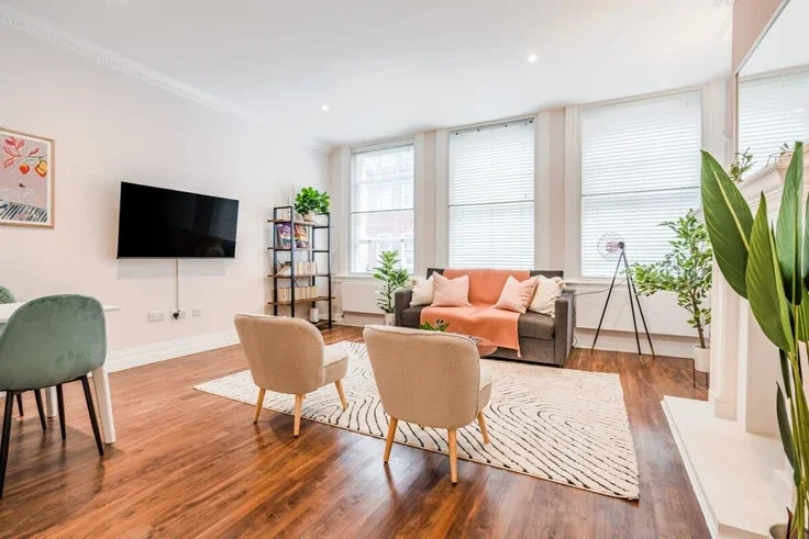 Flat Greek Street in City of Westminster