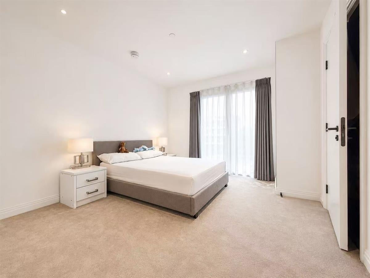 Flat Western Gateway in Greater London