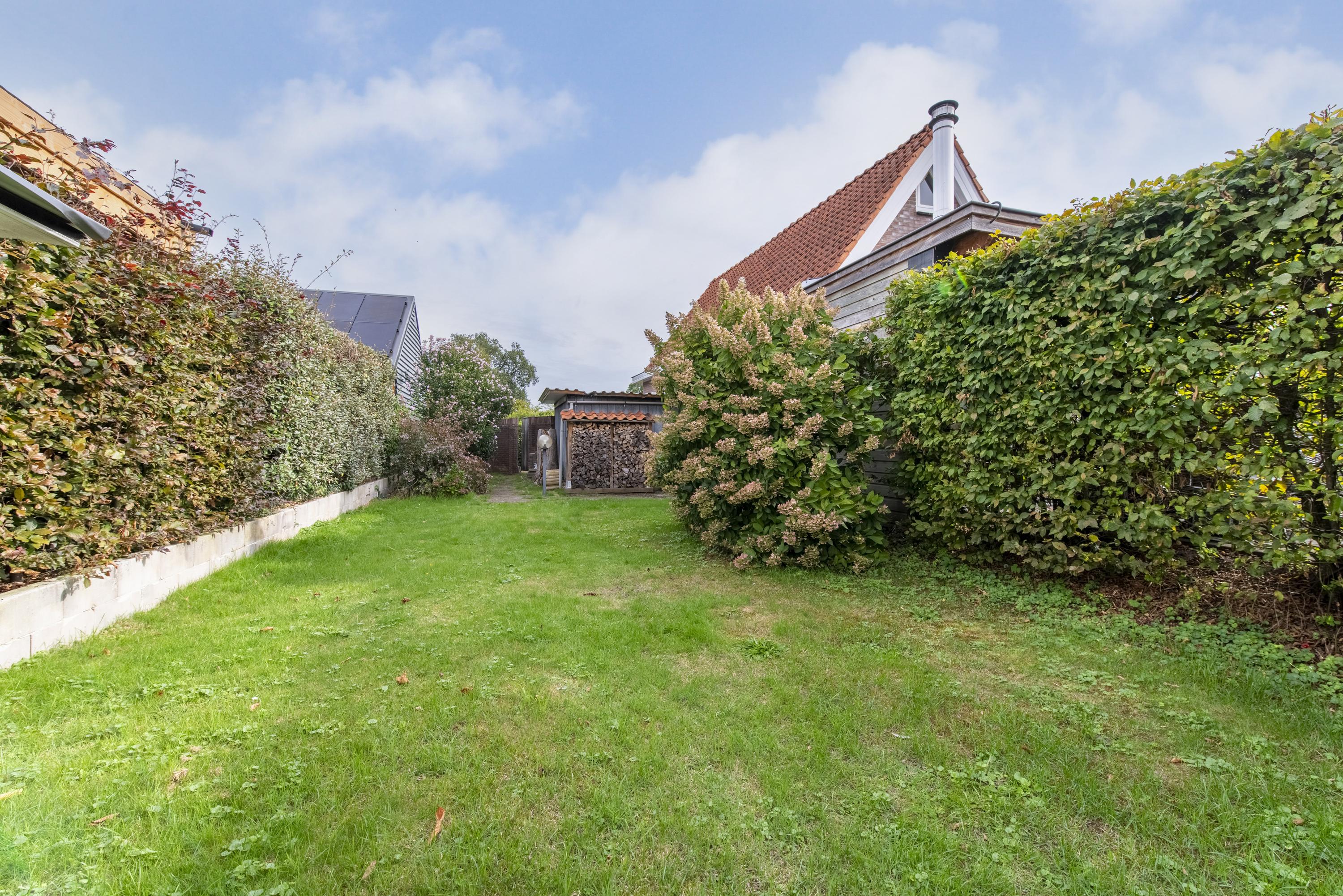 Twee-onder-één-kap te koop: Middellaan 33, Veenendaal