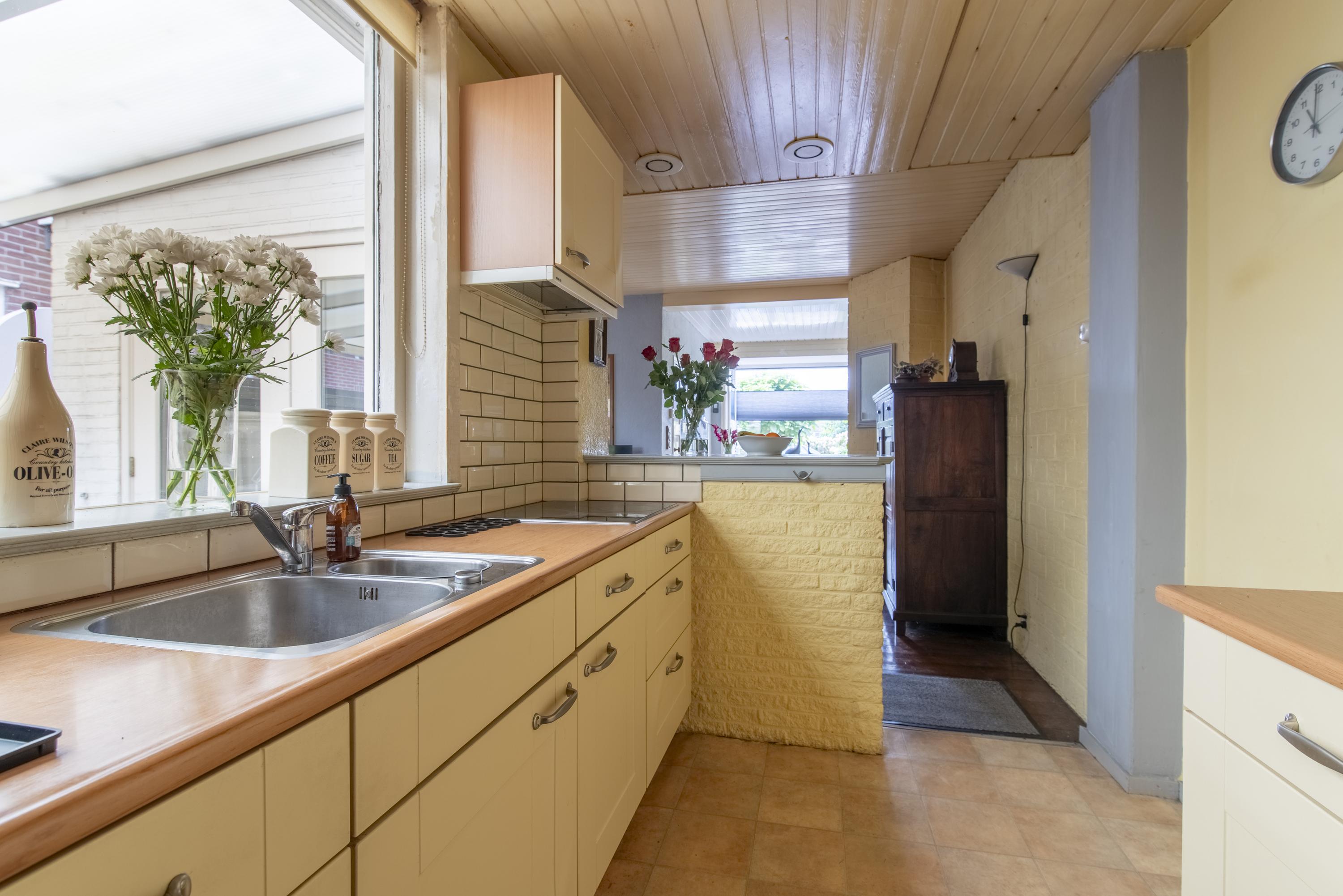 Twee-onder-één-kap te koop: Middellaan 33, Veenendaal