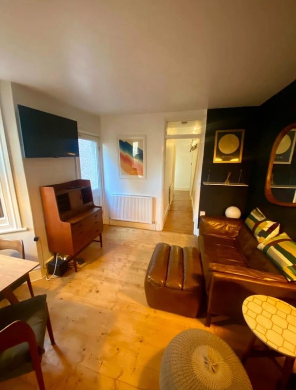 Room High Road Leytonstone in Greater London
