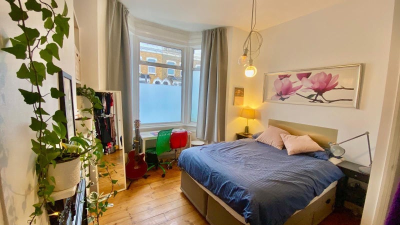 Room High Road Leytonstone in Greater London