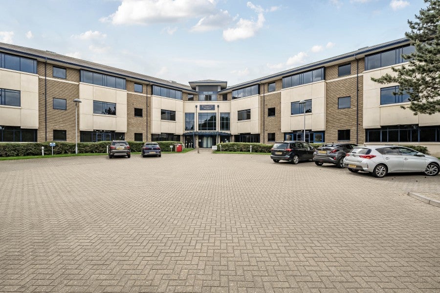 Flat Eastworth Road in Borough of Runnymede