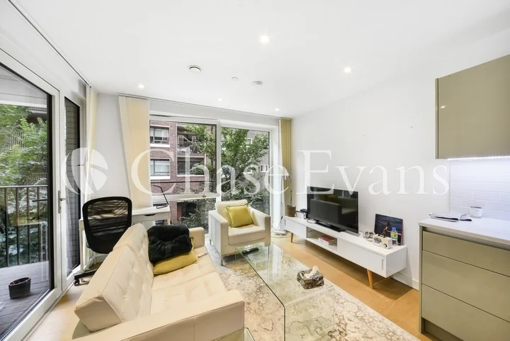Flat Sayer Street in Greater London