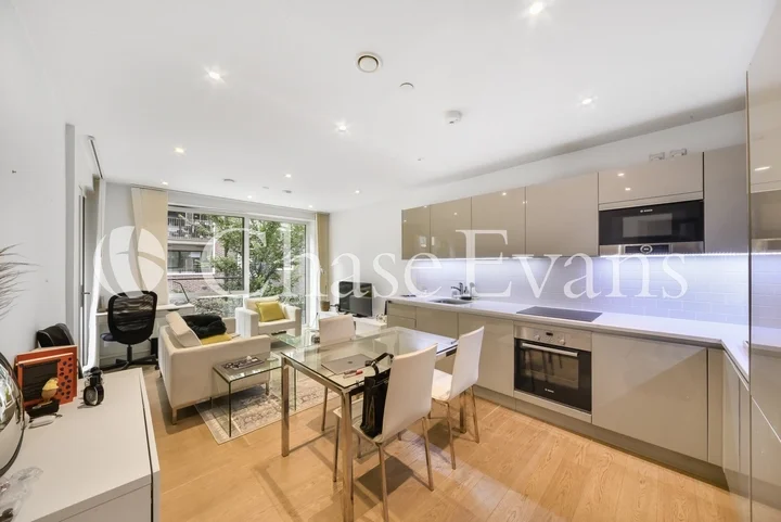 Flat Sayer Street in Greater London