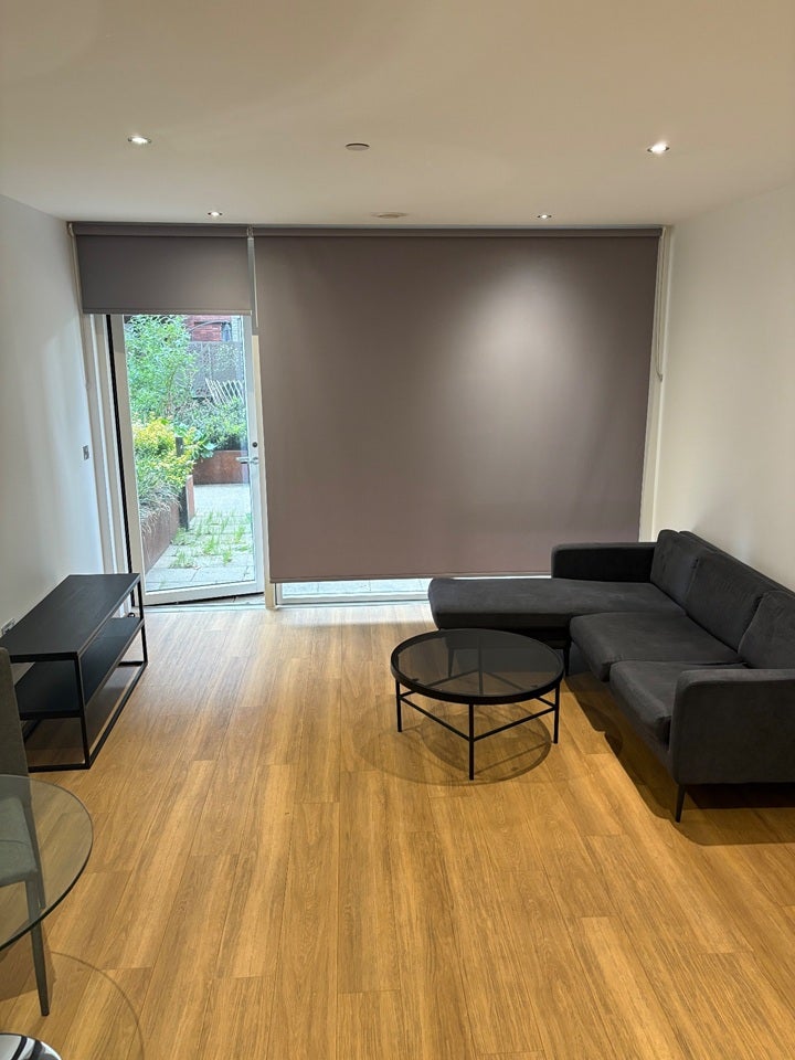 Room Wallis Walk in Greater London