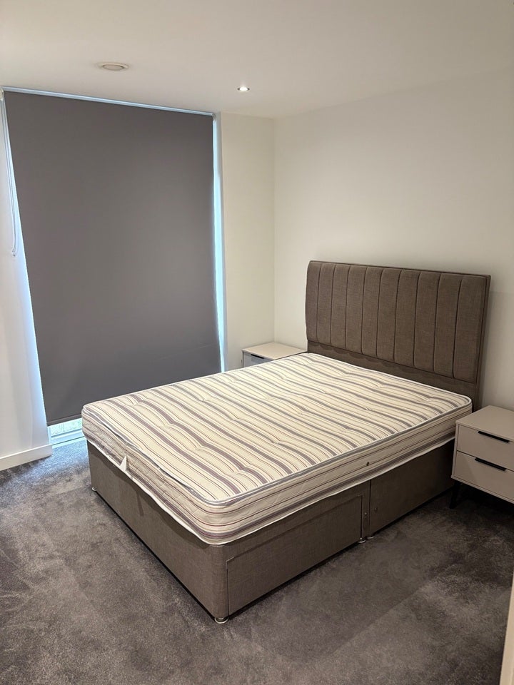 Room Wallis Walk in Greater London