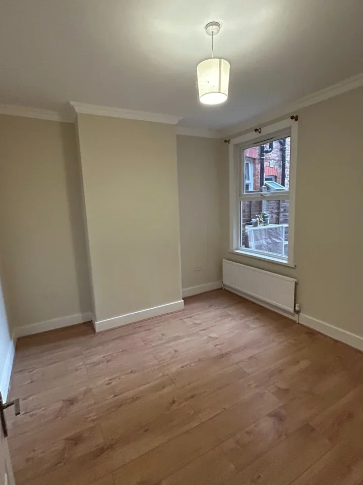 Flat Diana Road in Greater London