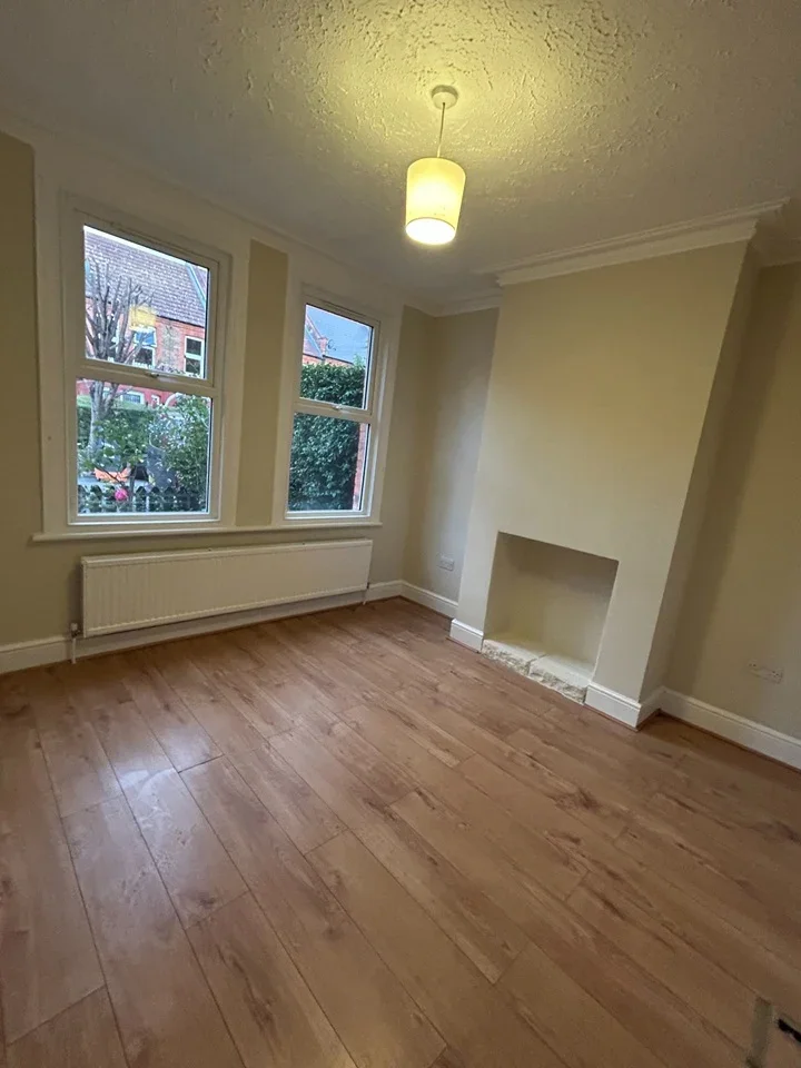 Flat Diana Road in Greater London