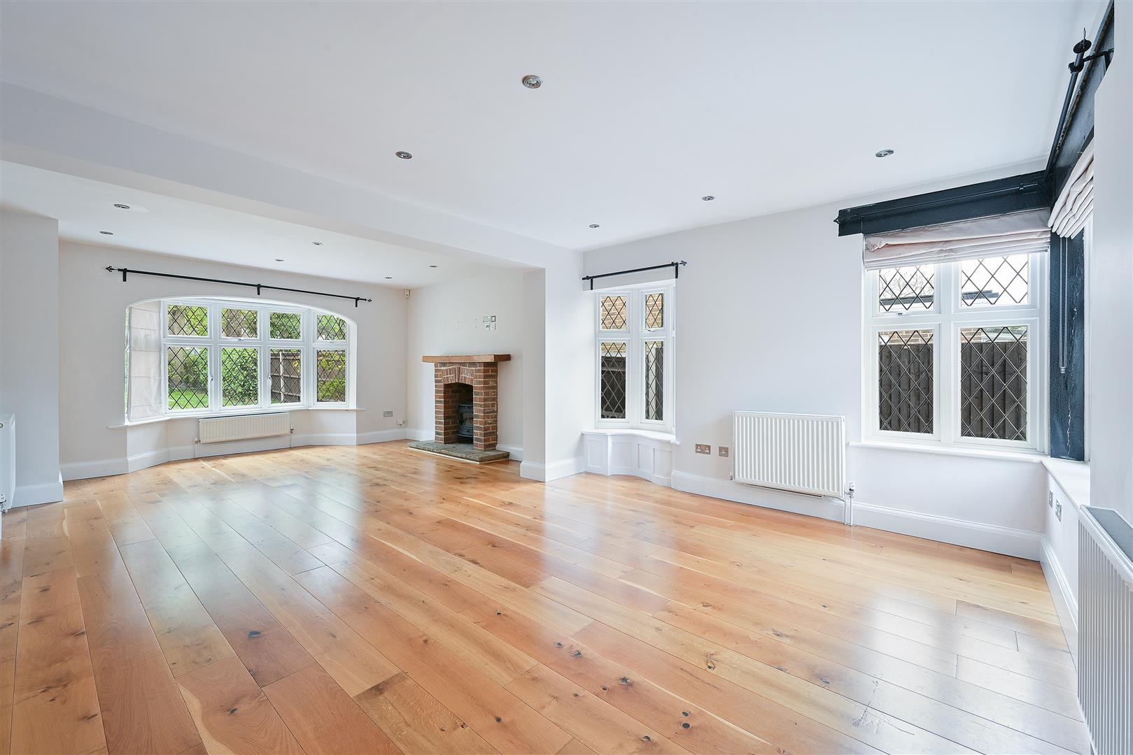House Longdown Lane North in Epsom and Ewell
