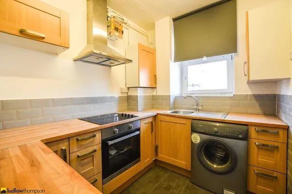 Room Homerton Road in Greater London